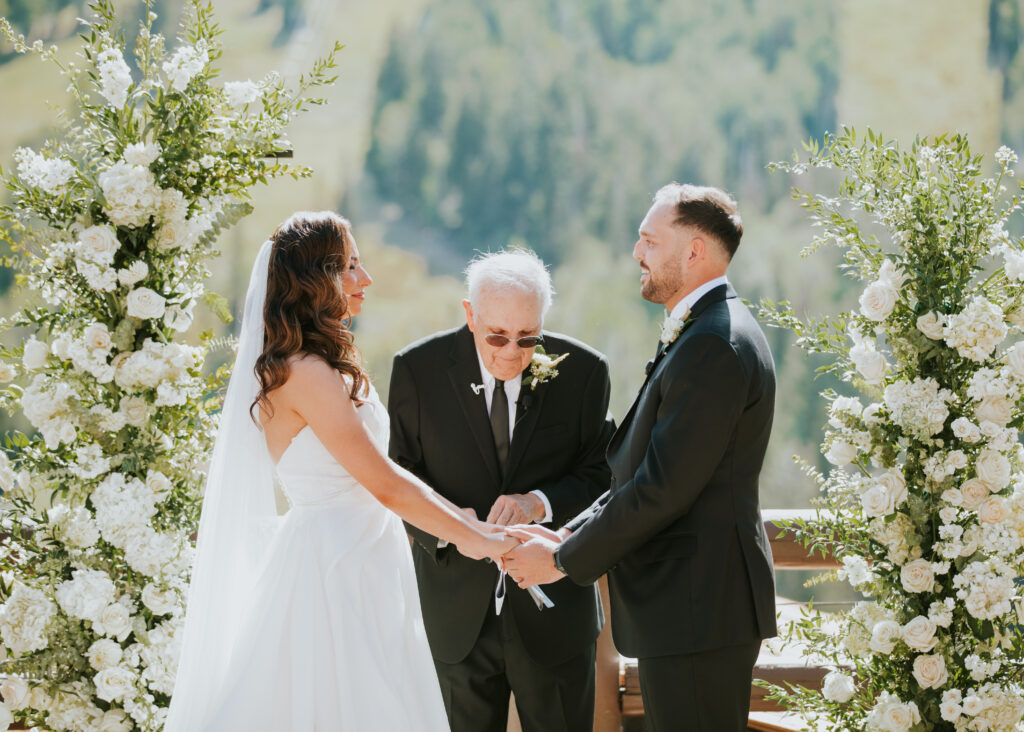 bride-groom-wedding-altar-destination-wedding
