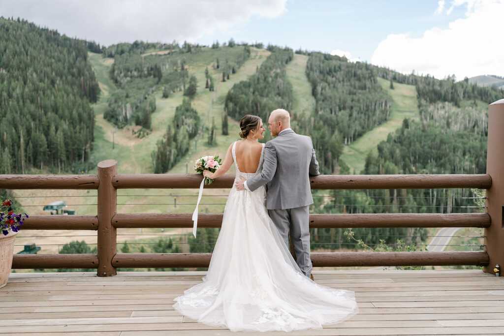destination-wedding-bride-groom-first-look