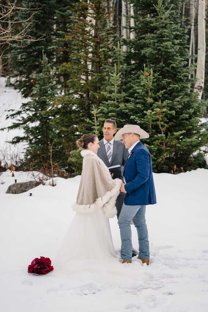 bride-groom-snow-autumn-wedding-ceremony