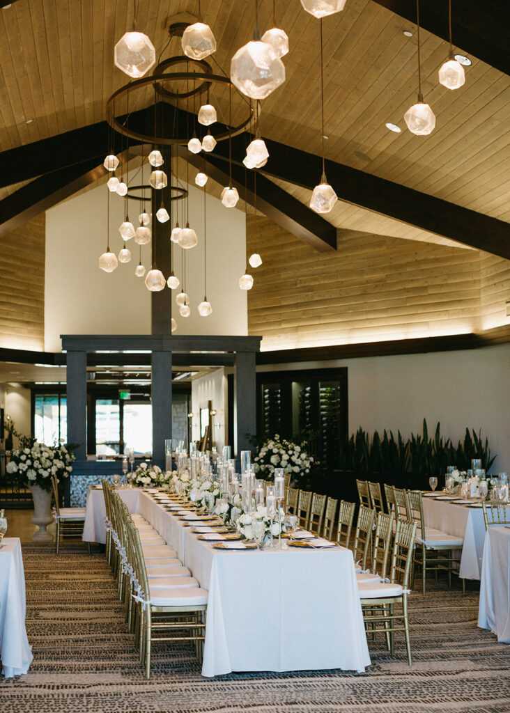 wedding-venue-decor-reception-tablescape-lighting-country-club